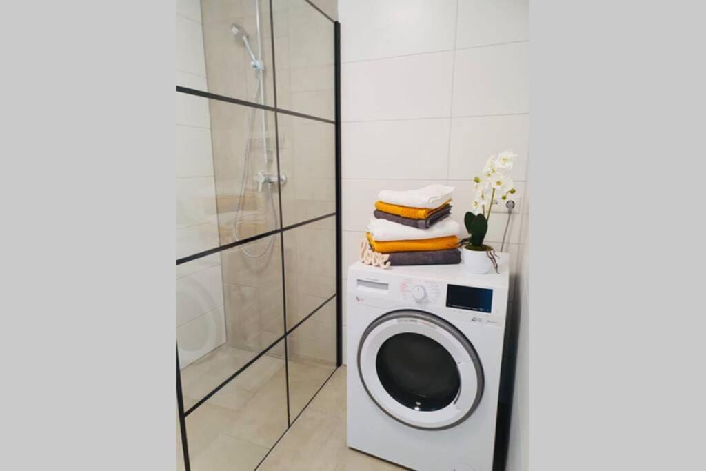 Leon Apartment Neu! Gemuetlichkeit An Erster Stelle Linz Eksteriør billede